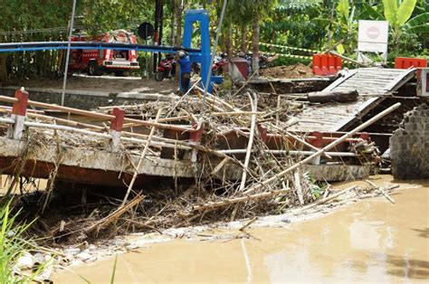 Bencana Hidrometeorologi Basah Terjang 6 Desa Di Trenggalek Republika