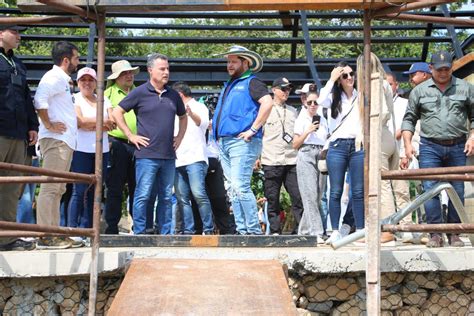 Gobernadores de Córdoba y Antioquia inspeccionan obras en Valencia