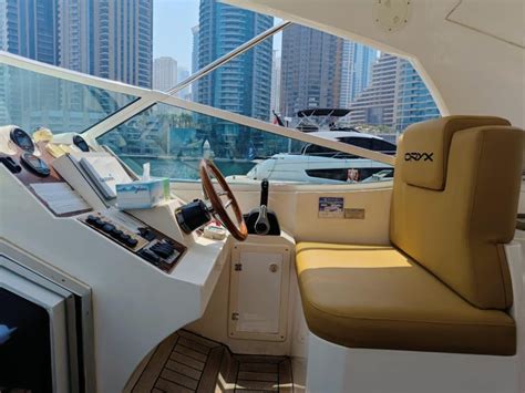 Dubai Privétour op een mini jacht zwemmen GetYourGuide