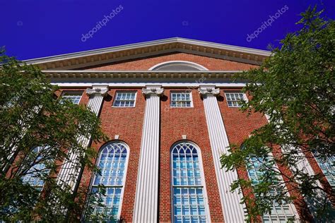 Harvard University in Cambridge Massachusetts — Stock Photo © lunamarina #69323565