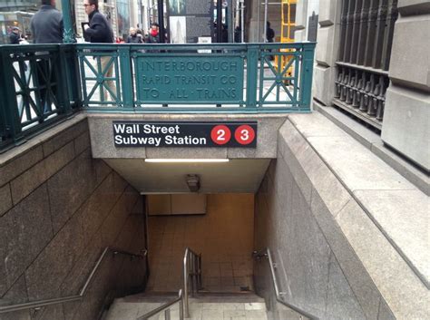 Wall street subway station in downtown Manhattan / estacion de Wall Street en el bajo Manhattan ...