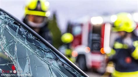 Bayern Verkehrsunfall mit 8 Fahrzeugen bei Schweinfurt Fahrbahn über