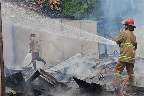 Ditinggal Pergi Rumah Ludes Terbakar Kebencanaan