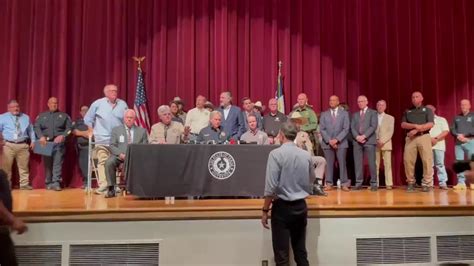 Beto Orourke Confronts Texas Gov Greg Abbott At Press Conference On