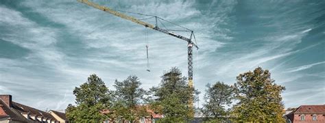 81 K 1 Fast Erecting Crane From Liebherr Works On Former Castle