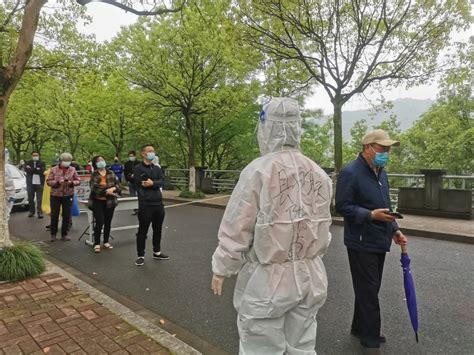 巾帼红︱闻令而动，有召必应！县妇联机关党员干部下沉疫情防控一线，彰显巾帼担当～澎湃号·政务澎湃新闻 The Paper