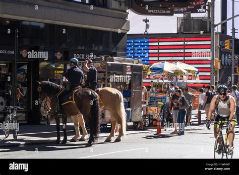 Fahrradpolizei usa Fotos und Bildmaterial in hoher Auflösung Alamy