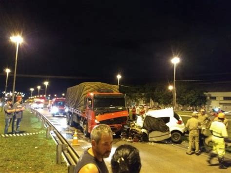 Motorista na contramão entra em óbito ao colidir de frente caminhão