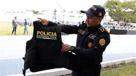 Presentan Nuevos Uniformes Y Equipo T Ctico De La Pnc