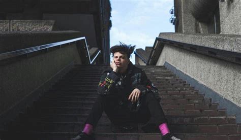 Yungblud Hd Wallpapers Top Free Yungblud Hd Backgrounds Wallpaperaccess