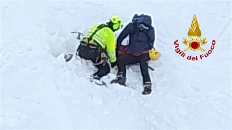 Due Escursionisti Bloccati Sull Etna Soccorsi E Recuperati In