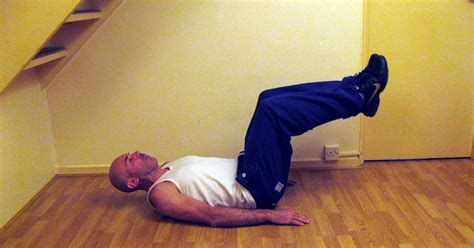 Start Bodyweight Training: Leg raises progression