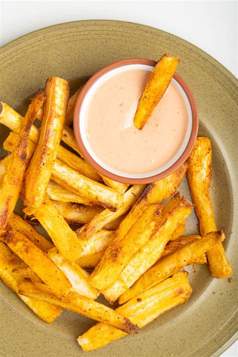 Crispy Baked 3 Ingredient Yuca Fries Cassava Fries Salimas Kitchen