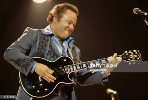 Roy Clark Photos And Premium High Res Pictures Getty Images