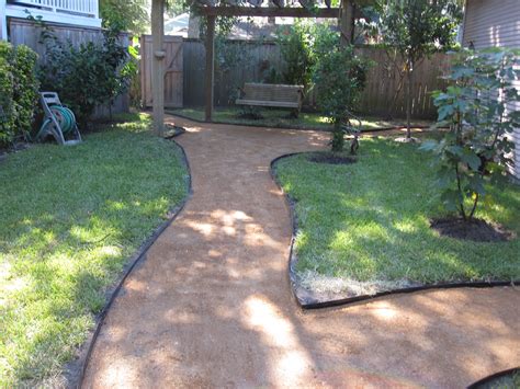 Decomposed Granite Backyard This Is An Example Of A Traditional