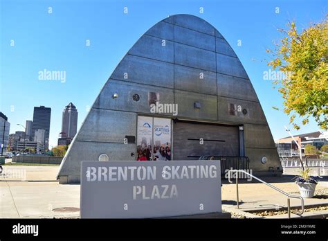 Brenton Skating Plaza In Des Moines Iowa Stock Photo Alamy