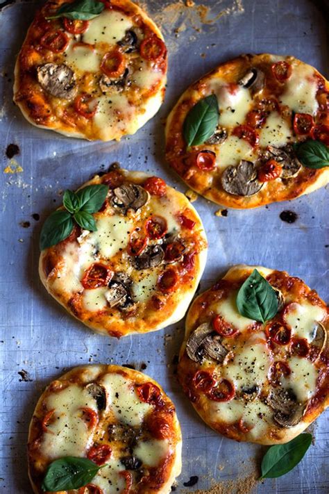 Mushroom And Tomato Mini Pizzas Aninas Recipes