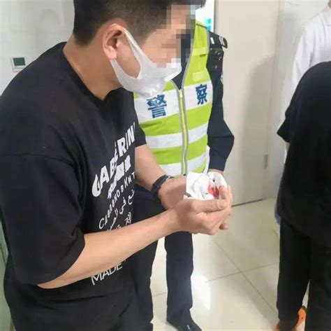 5分钟！男子割断手指 交警极速护送 救治 交通管理大队 群众