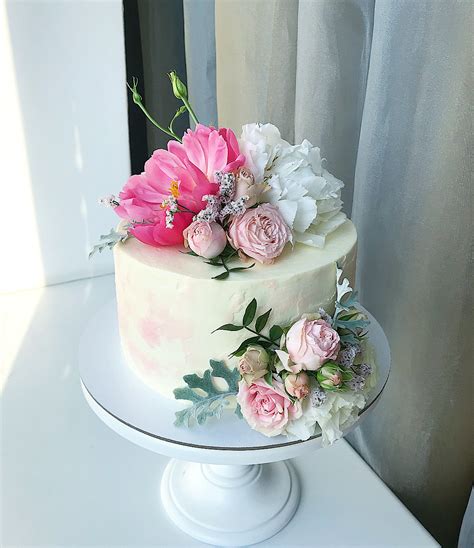 Pasteles sencillos para fiestas de quince años de un piso con flores