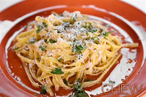 Indulge In Michael Symon S Delectable Fettuccine Alfredo Recipe