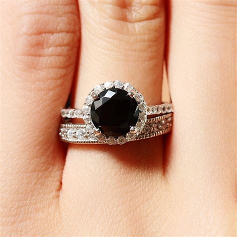 Carrie Bradshaw S Celebrity Inspired Black Diamond Ring Set To Sex