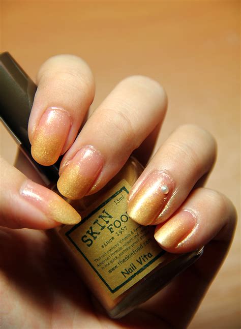 Miss Tiffany H ★: Nail of the Week: Gold Gradient nails