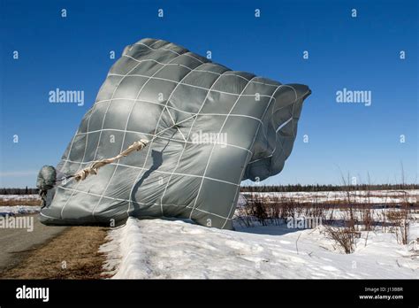 T 11 Advanced Tactical Parachute System Hi Res Stock Photography And