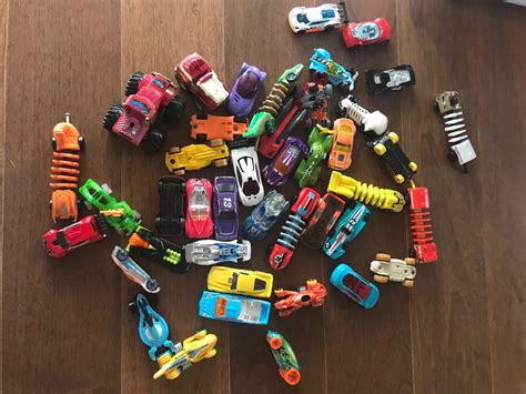 Hot Wheel Bahnen mit Autos Gebraucht in Neftenbach für CHF 60 nur Abholung auf Ricardo kaufen