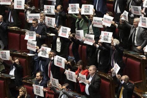 Salario Minimo Le Opposizioni Ci Riprovano Con Una Raccolta Firme