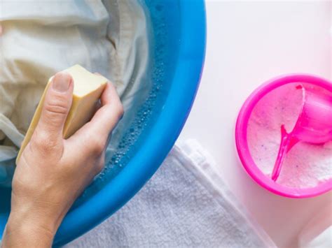 Trucos Para Quitar Las Manchas De Esmalte En La Ropa Sin Arruinar Tus