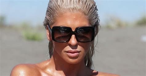 Female Celebrity Daily Pics And News Serbian Celeb Singer Jelena Karleusa Hot Beach Photoshoot