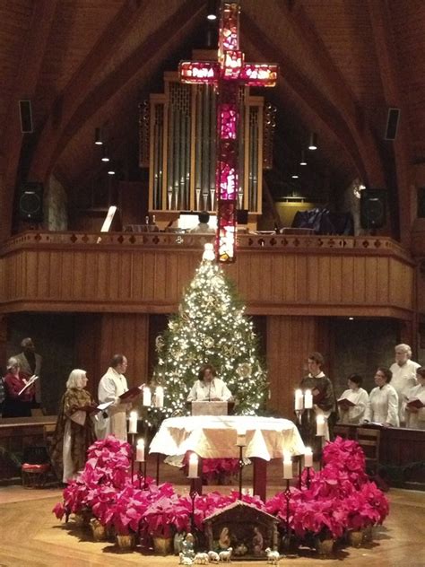 40 Inspirational Church Christmas Decorations Ideas - Decoration Love