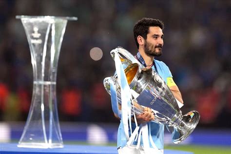 Triple Sieger Gündogan ist Fußballer des Jahres