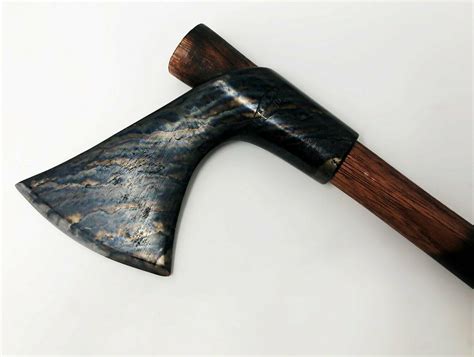 The French Lady Tomahawk