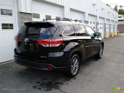 Midnight Black Metallic Toyota Highlander Xle Awd Photo