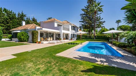 Maravillosa Villa Mediterránea en El Paraíso Barronal en venta en la