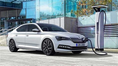 Skoda Superb IV Den Plug In Hybrid Gibt S Ab 41 590 Euro