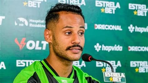 Novo reforço do vitória Mateus Gonçalves pousa em Salvador e já tem