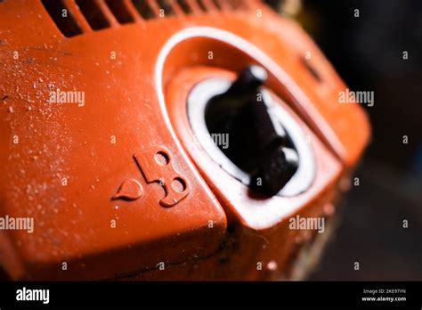Tank For Filling The Lubricant For Lubricating The Saw Chain On The