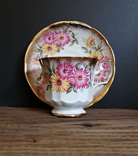 Elizabethan Fine Bone China Teacup And Saucer September Flower Aster