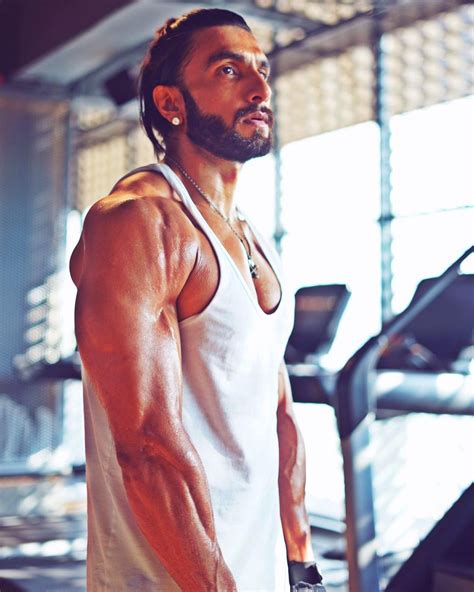 Shirtless Bollywood Men Ranveer Singh Works Out Shirtless At The Gym