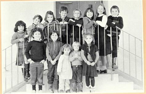 Photo de classe Novembre 1982 de 1982 Ecole Sainte agnès Copains d avant