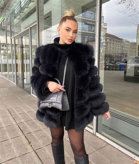 Pin On Roxana Wonderful Fur World Fur Jacket Fur Fashion Fur Coat