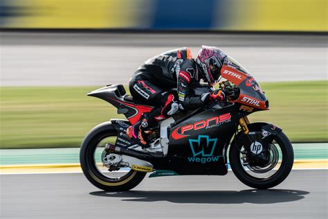 Pole con caída para Canet por delante de Acosta Öncü arrasa en Moto3