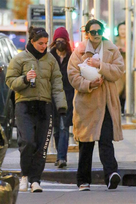 Katie Holmes And Suri Cruise At Los Tacos No1 In New York City 12032022 • Celebmafia