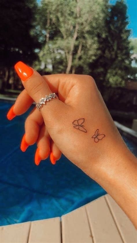 21 Beautiful Hand Tattoos For Women Female Tattoo Ideas Zestvine 2024