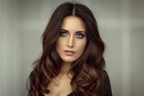 18 Gorgeous Brown Hair Blue Eyes Girl Hairstyles For 2024 Hairdo