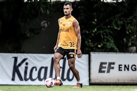 Odair libera zagueiro Derick capitão do Sub 20 do Santos