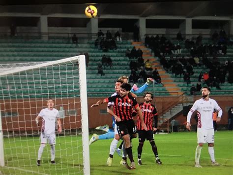 Lucchese Arezzo 0 1 Al 45 St Cinque Minuti Di Recupero Gazzetta