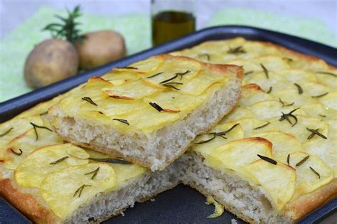 Focaccia Con Patate E Rosmarino Ricetta E Variante Bimby Tuorlo Rosso